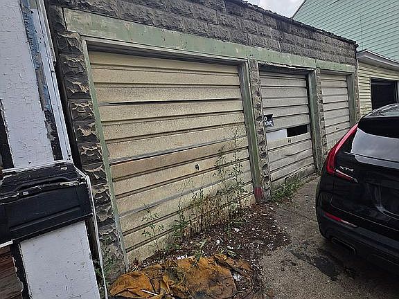 3rd image of 134 S Pearl St
