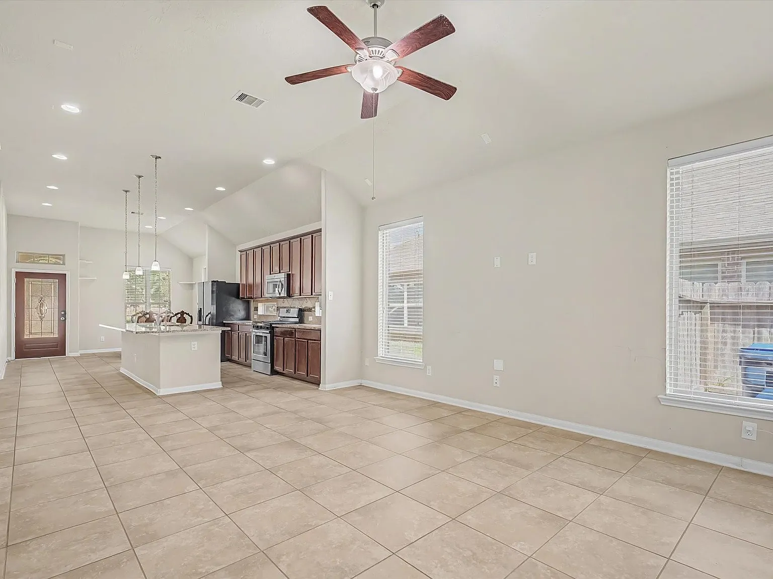 3 bed, 2.0 bath, 1757 sqft, $1,900 — Photo 3