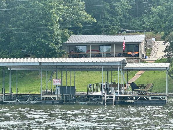 1169 Robin Hood Ln
