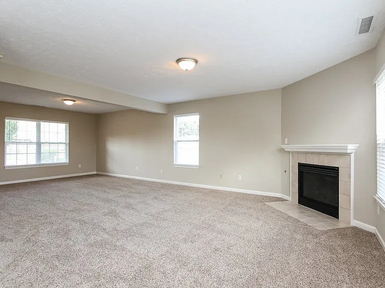 1255 Spring Ridge Cir — Photo 4
