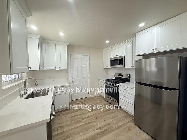 3805 32nd Ave — Photo 11