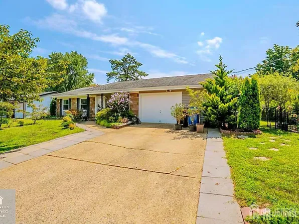 4 Hunterdon Ave, Monroe Township, NJ 08831