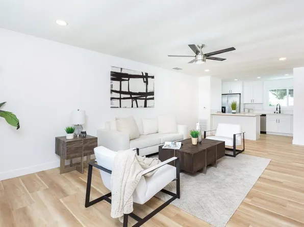 4725 Sunny Hills Rd, Oceanside, CA 92056