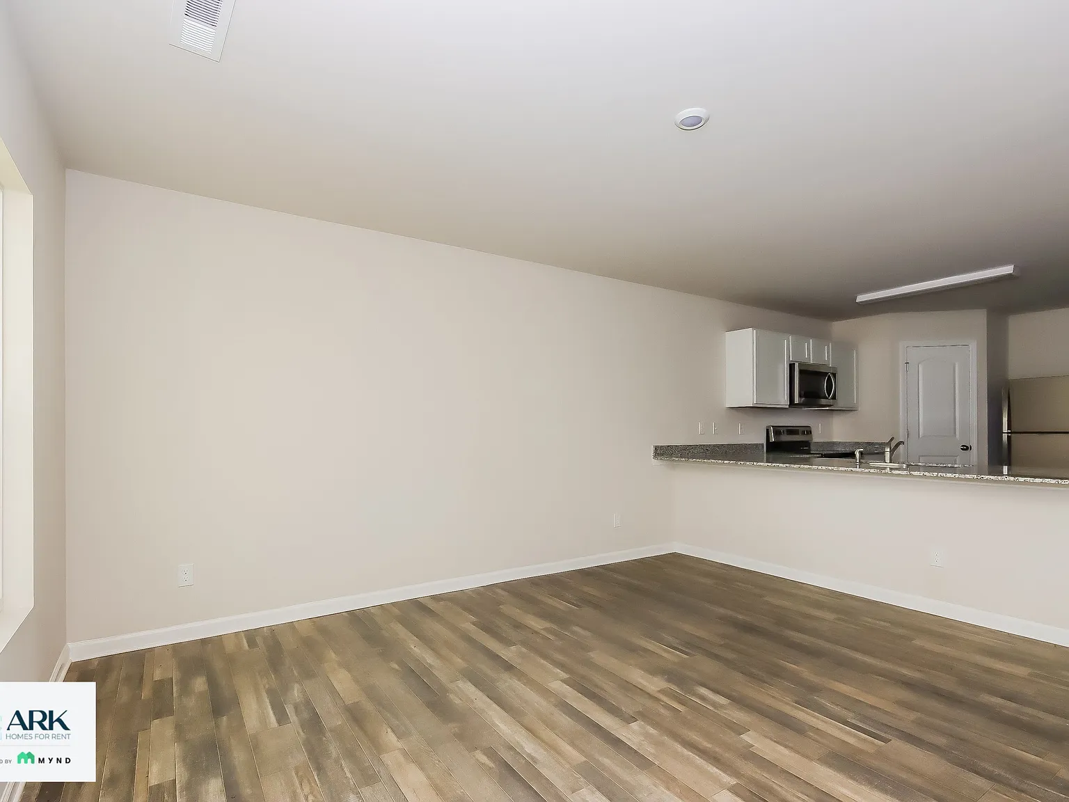 4 bed, 3.0 bath, 1811 sqft, $1,764 — Photo 4