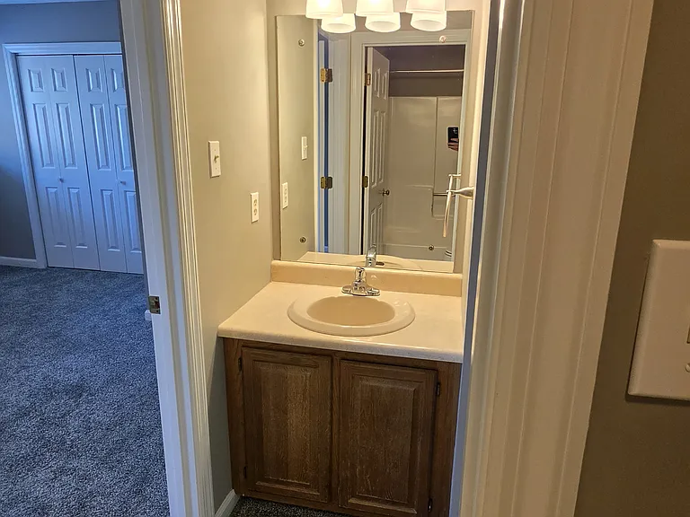 upstairs shared bathroom