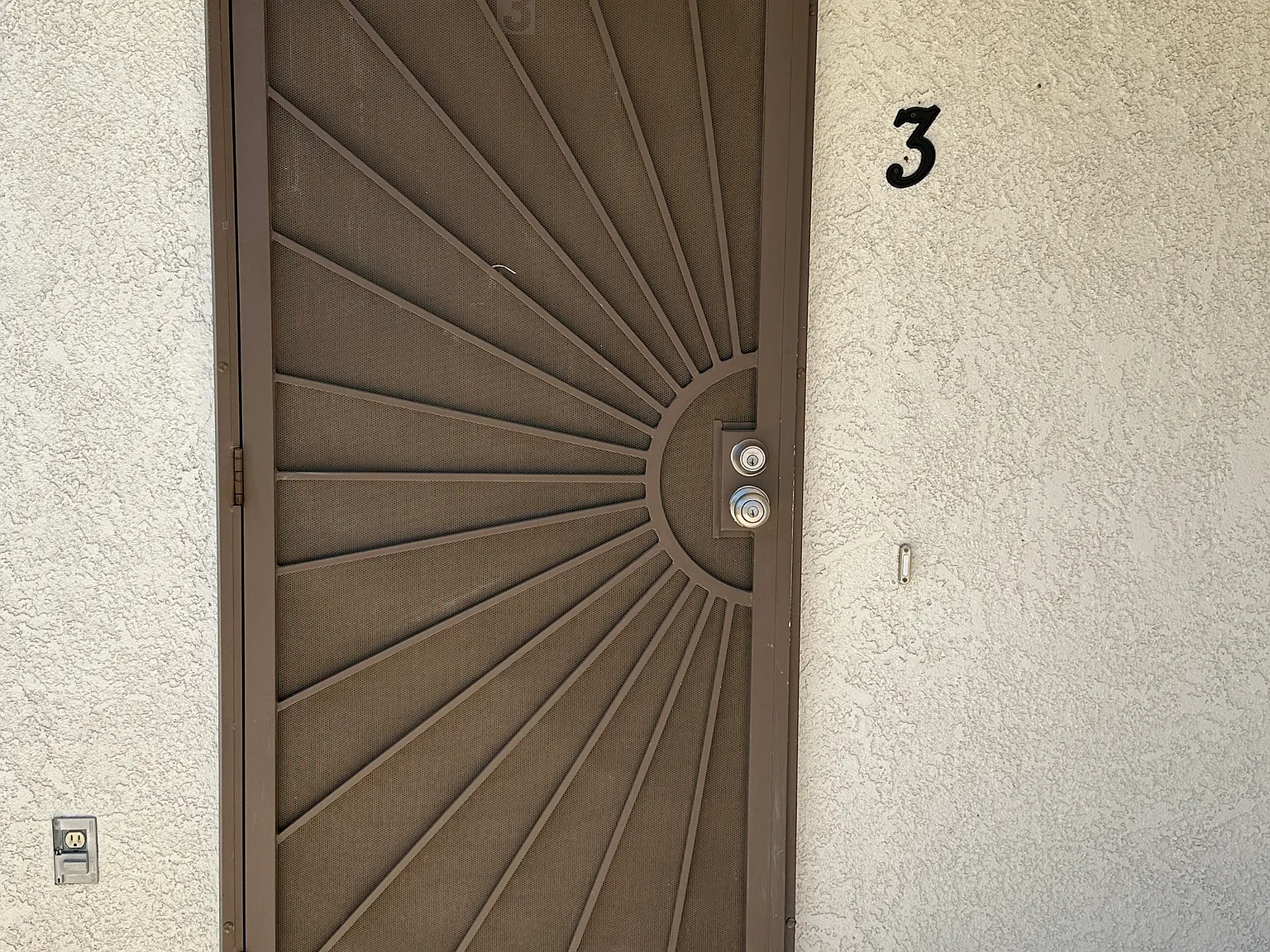 2798 N Junipero Ave — Photo 2