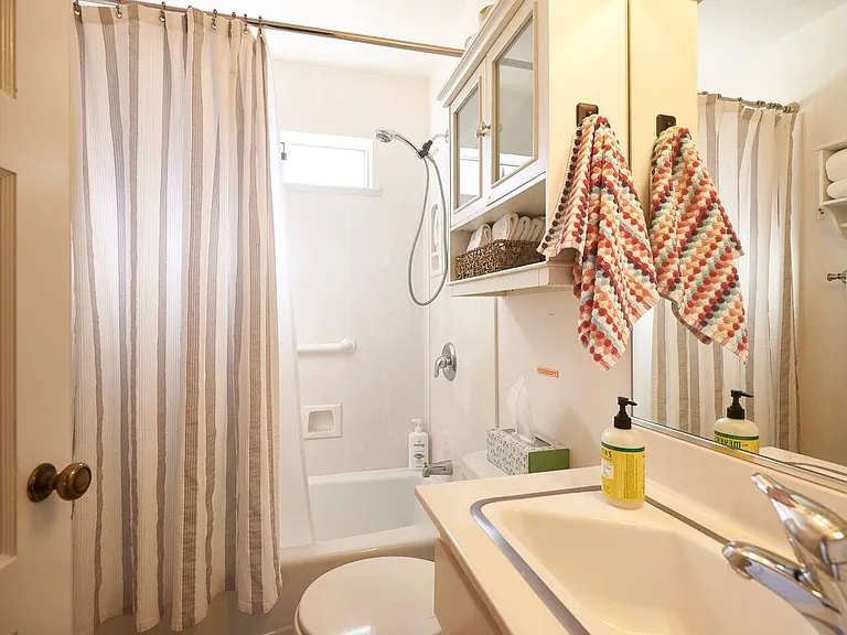 406 7th St — Photo 6