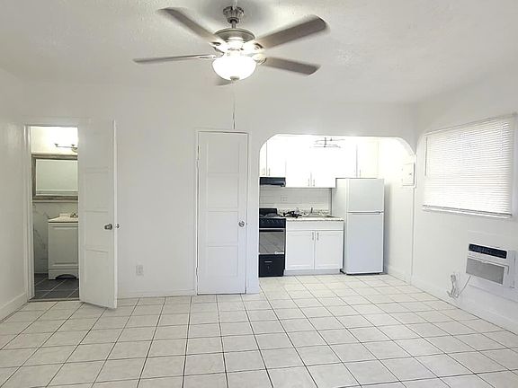 4th image of 403 N 19th Ave Unit J