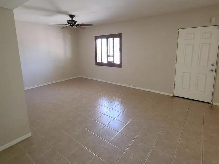 1407 W Glenrosa Ave — Photo 2