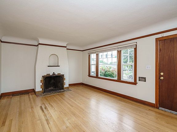 4th image of 2601 Columbia St #2603