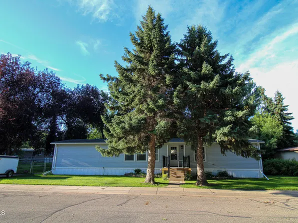 443 Piccadilly Cir, Bismarck, ND 58504