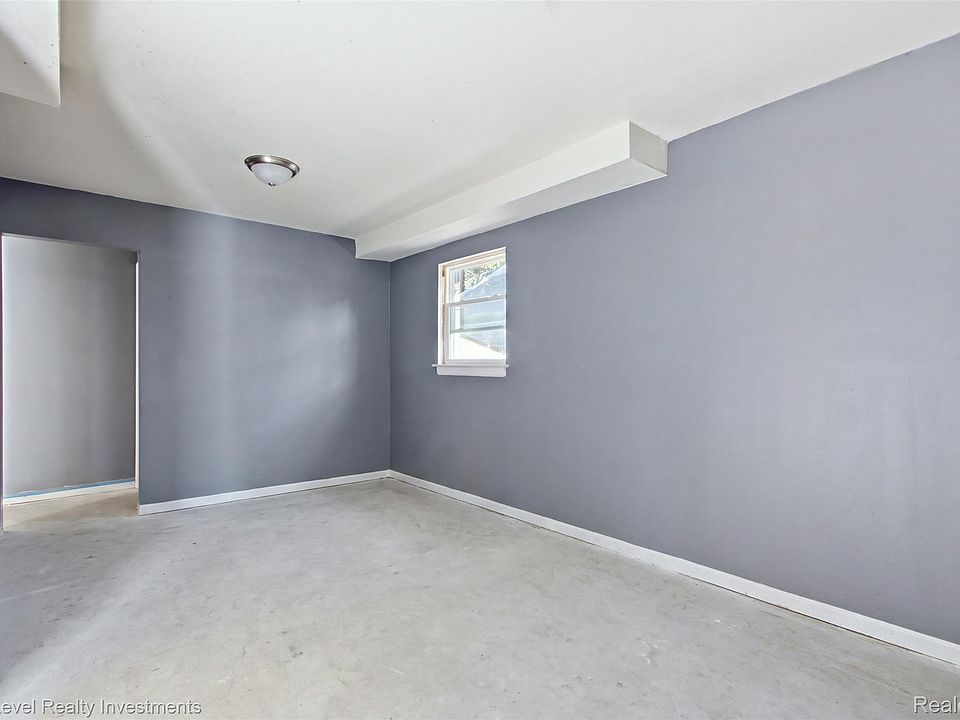 20400 Indiana St, photo 5