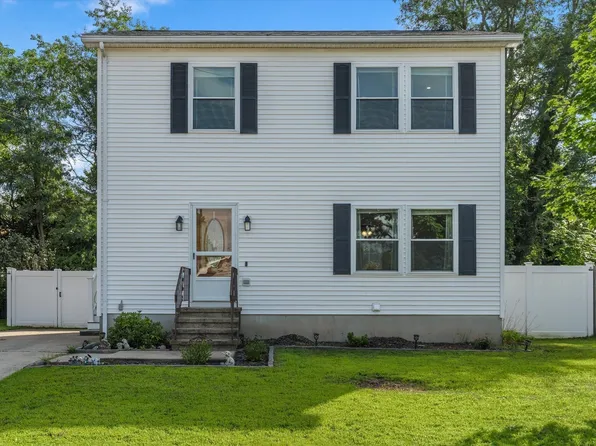 6 Buttonwood Ln, Acushnet, MA 02743