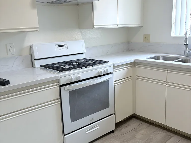 1007 Raleigh St #108 — Photo 3