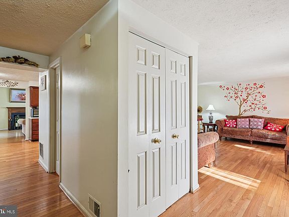 3rd image of 3024 Memory Ln