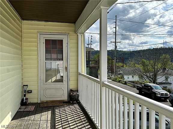 5th image of 825 Woods Ln