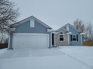 702 Garnes St, Raymore, MO 64083