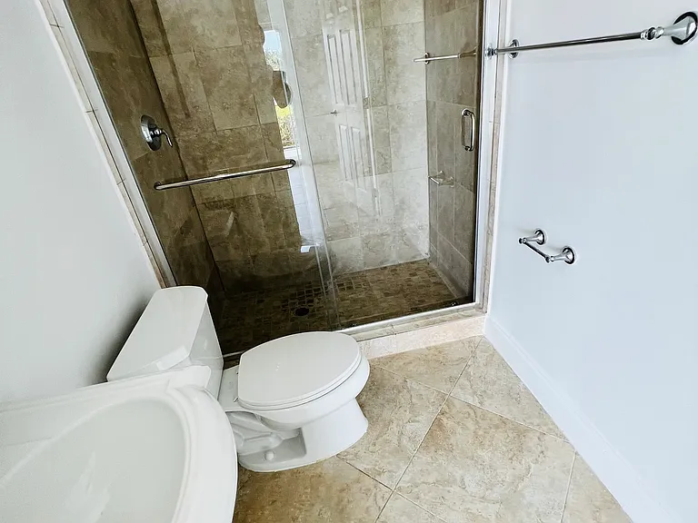 944 Bay Dr #7 — Photo 19