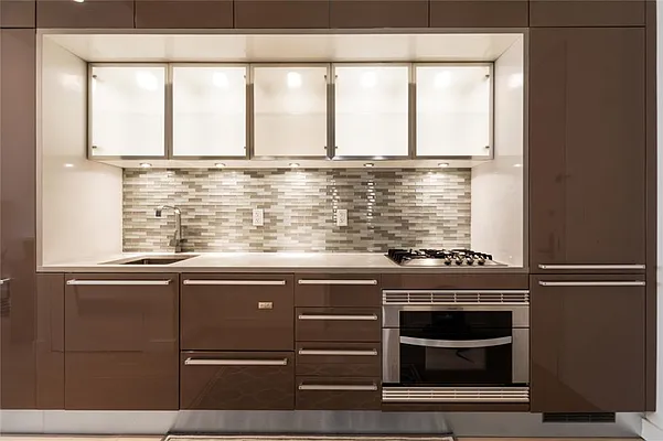 Sold by R New York | media 18