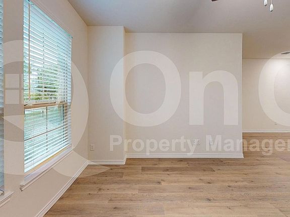 4th image of 1932 Hellams Ln
