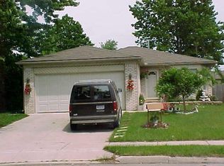 27050 James St, Warren, MI 48092