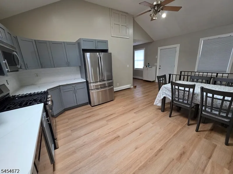 3 bed, 2.0 bath, $3,200 — Photo 2