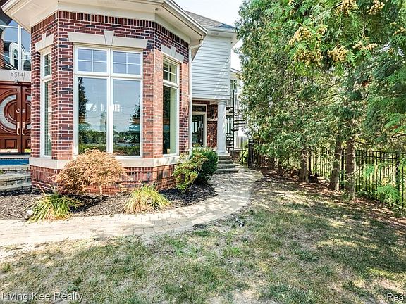 3rd image of 8514 Lakeshore Rd