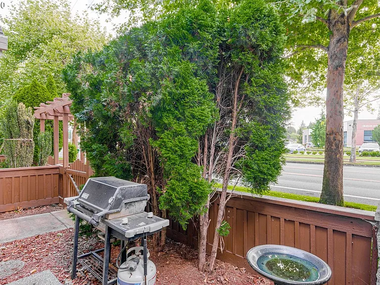 2232 NE Redelfs Way — Photo 26