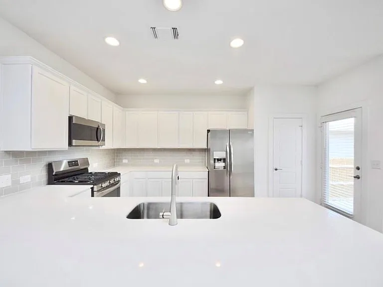 10307 Norshire Ln — Photo 3