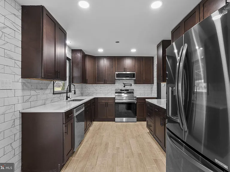 3887 Shadywood Dr — Photo 8