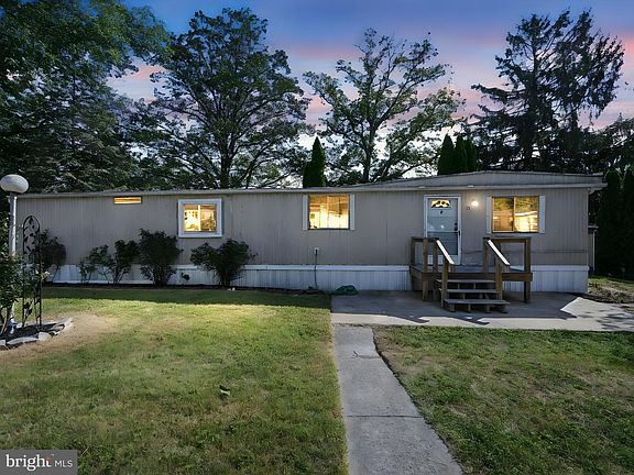 2nd image of 29 Melissa Ln