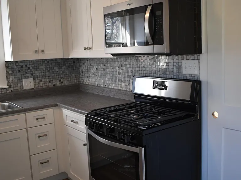 980 W Lawson St — Photo 4