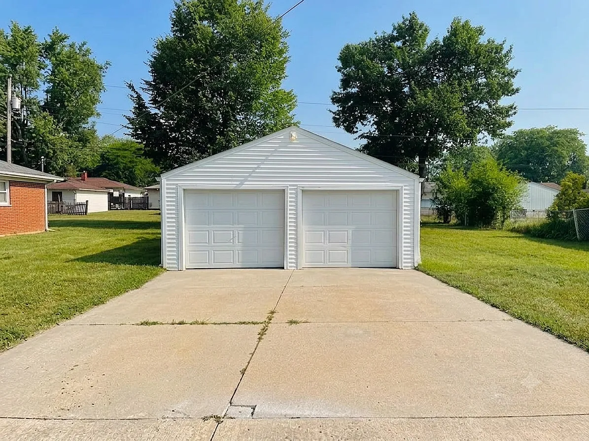 3 bed, 1100 sqft, $1,850 — Photo 2