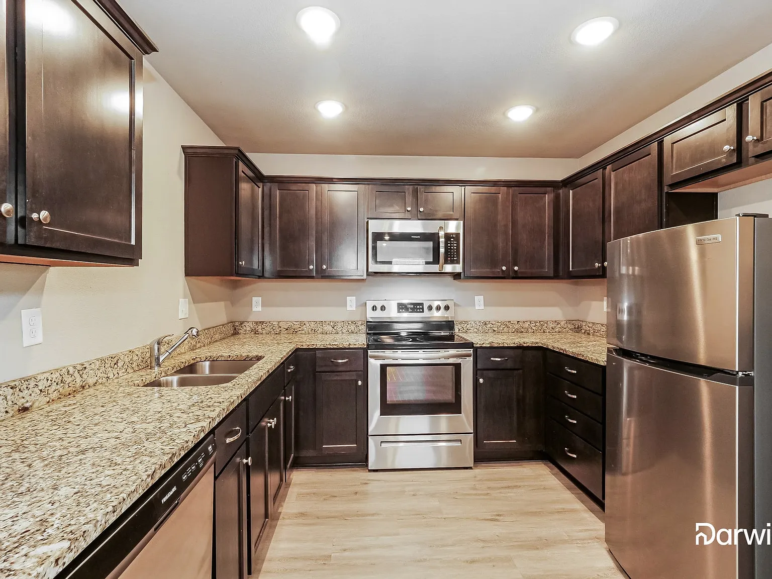 3 bed, 2.0 bath, 1253 sqft, $1,740 — Photo 3