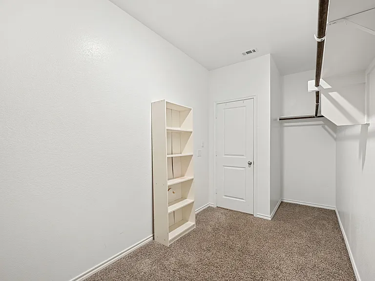 1018 Kristof Dr — Photo 7