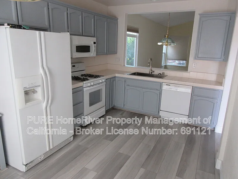 3 bed, 2.0 bath, 1446 sqft, $2,800 — Photo 2