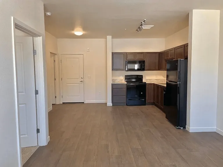 Range View Apartments — Photo 28