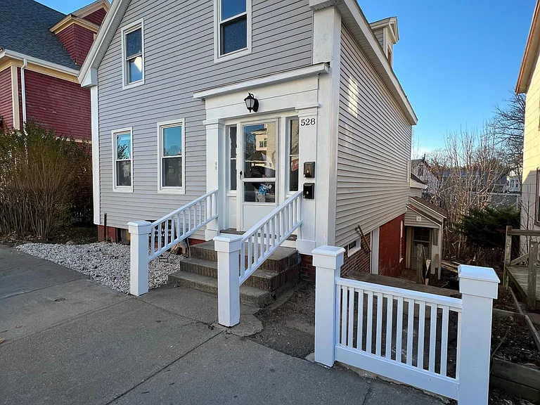 528 Main St #2 — Photo 1