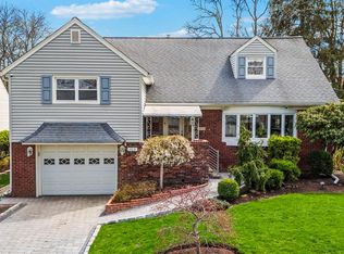 160 Van Buskirk Rd, Teaneck, NJ 07666