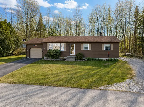 32 Lawn Avenue, Gorham, ME 04038
