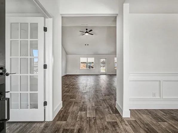 720 Greystone Ln, Angleton, TX 77515