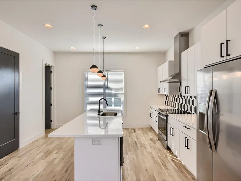 401 Serenity Ln — Photo 6