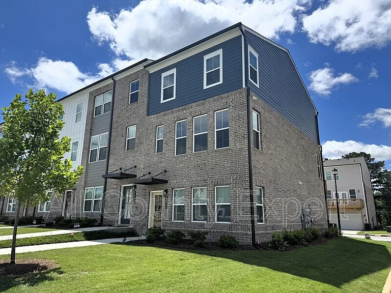 2817 Beacon Bend Xing — Photo 2