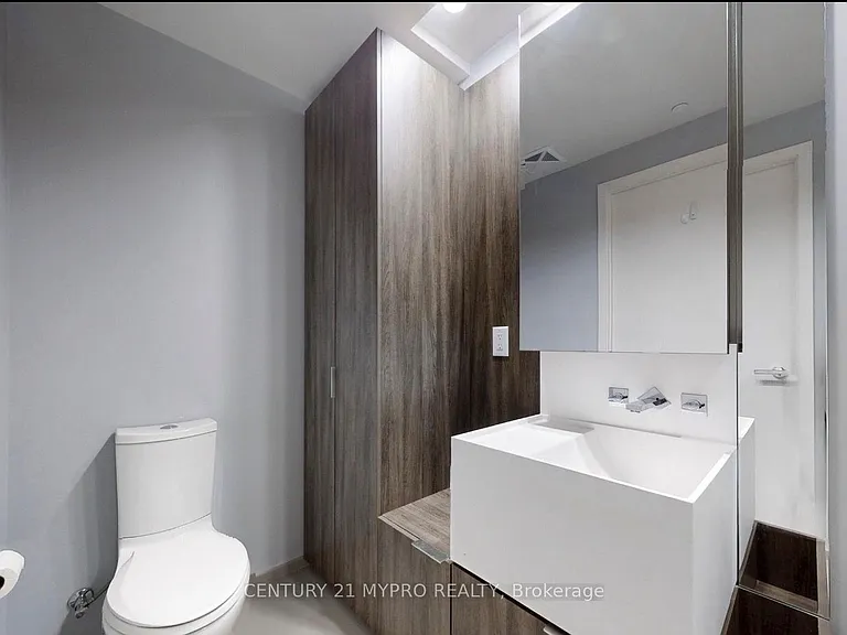 1 Bloor St E #5808 — Photo 12