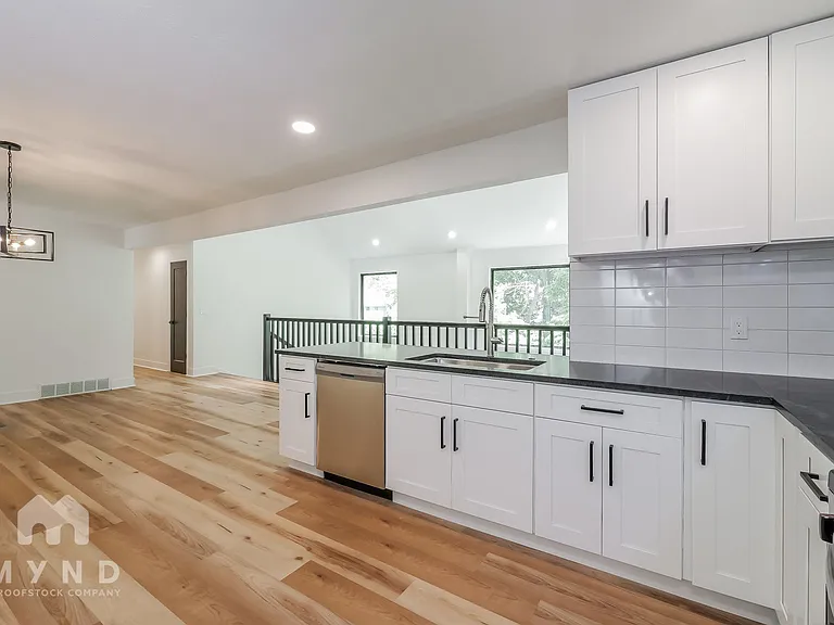 527 Lancelot Dr — Photo 14