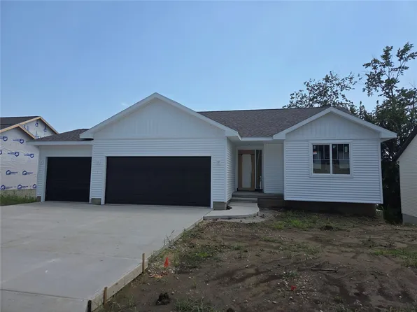 1901 Holly Meadow Ave SW, Cedar Rapids, IA 52404