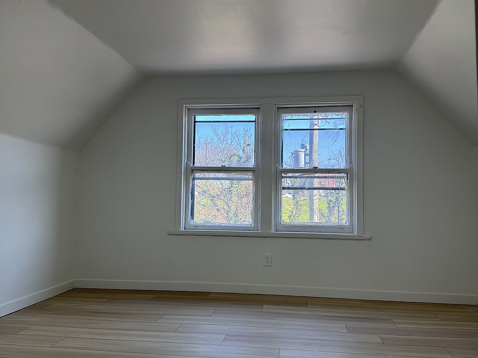 2nd image of 311 Hilton Pl #7