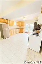 2 bed, 1.5 bath, 2464 sqft, $2,100 — Photo 3