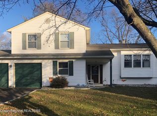 22 Hearth Ct, Howell, NJ 07731
