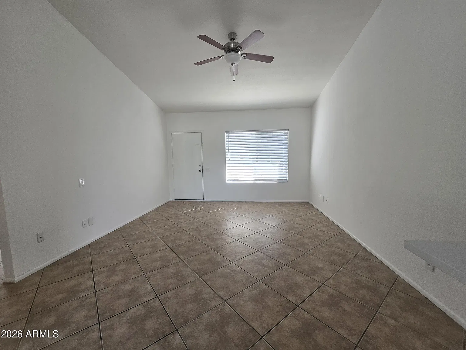 2 bed, 2.0 bath, 906 sqft, $1,690 — Photo 4